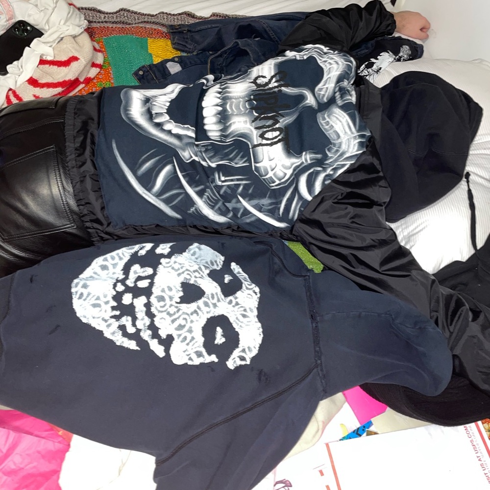Lace Misfits Hooded Sweatshirt - Picture 5 of 5